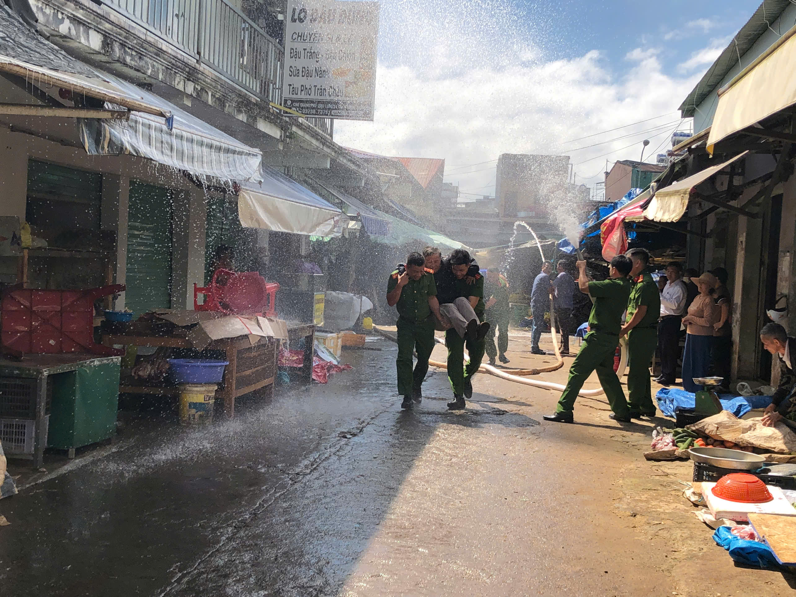 Cưu nguoi bi thuong